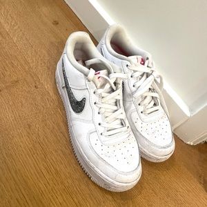 Nike Air Force one glitter white red